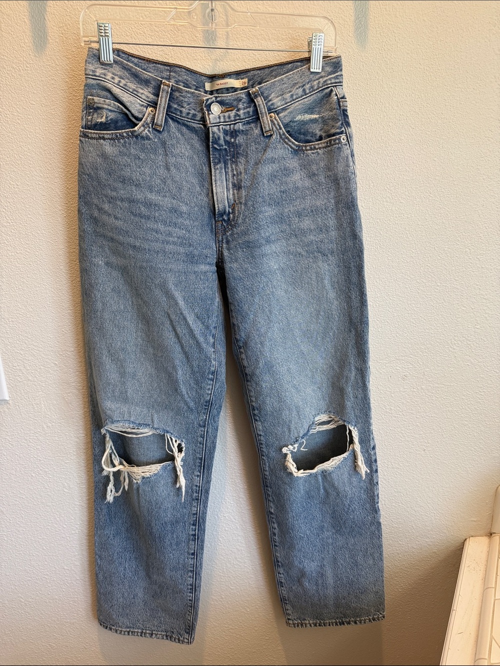 Levi’s High-Rise Distressed 90’s Jeans